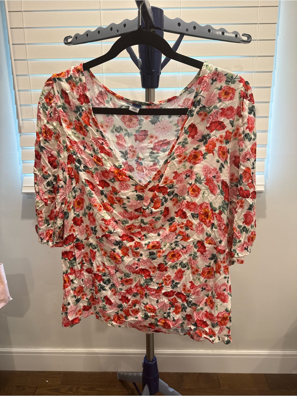 Old Navy Floral V-Neck Blouse in Pink and Red